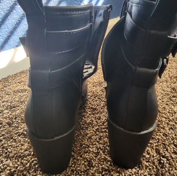 Black, short boots by Wetseal.. - Picture 3 of 4